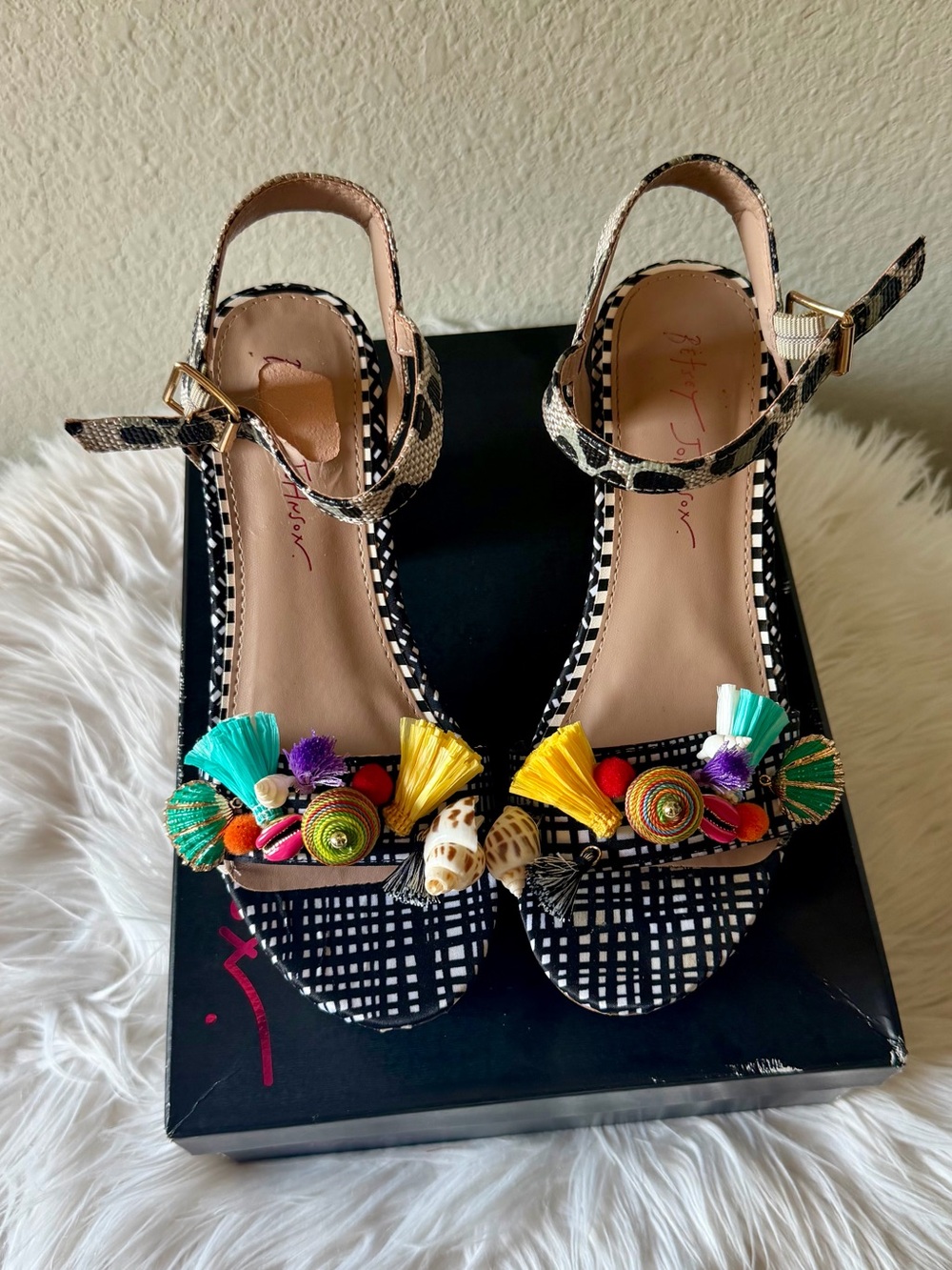 Betsey Johnson Jillie Platform Block Heel Shell Sandals Size 8